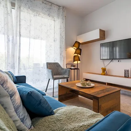 Starlet 1bedroom W Pool And Balcony In Larnaca