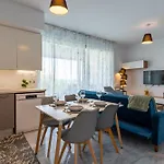 Starlet 1bedroom W Pool And Balcony In *
