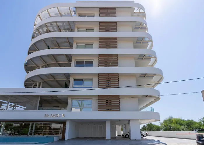 Apartament Starlet 1-br W Pool & Balcony In